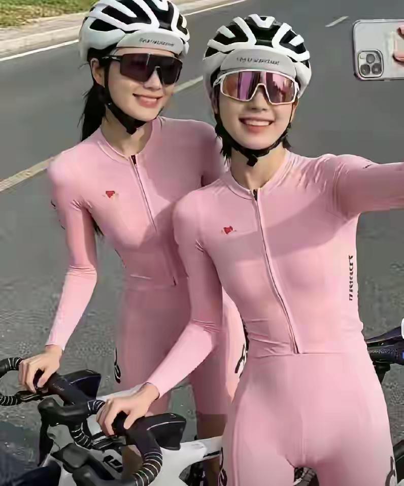 作为户外活动，这样的穿搭本来是件很正常的事，可为什么网上会有那么多人说三道四呢。