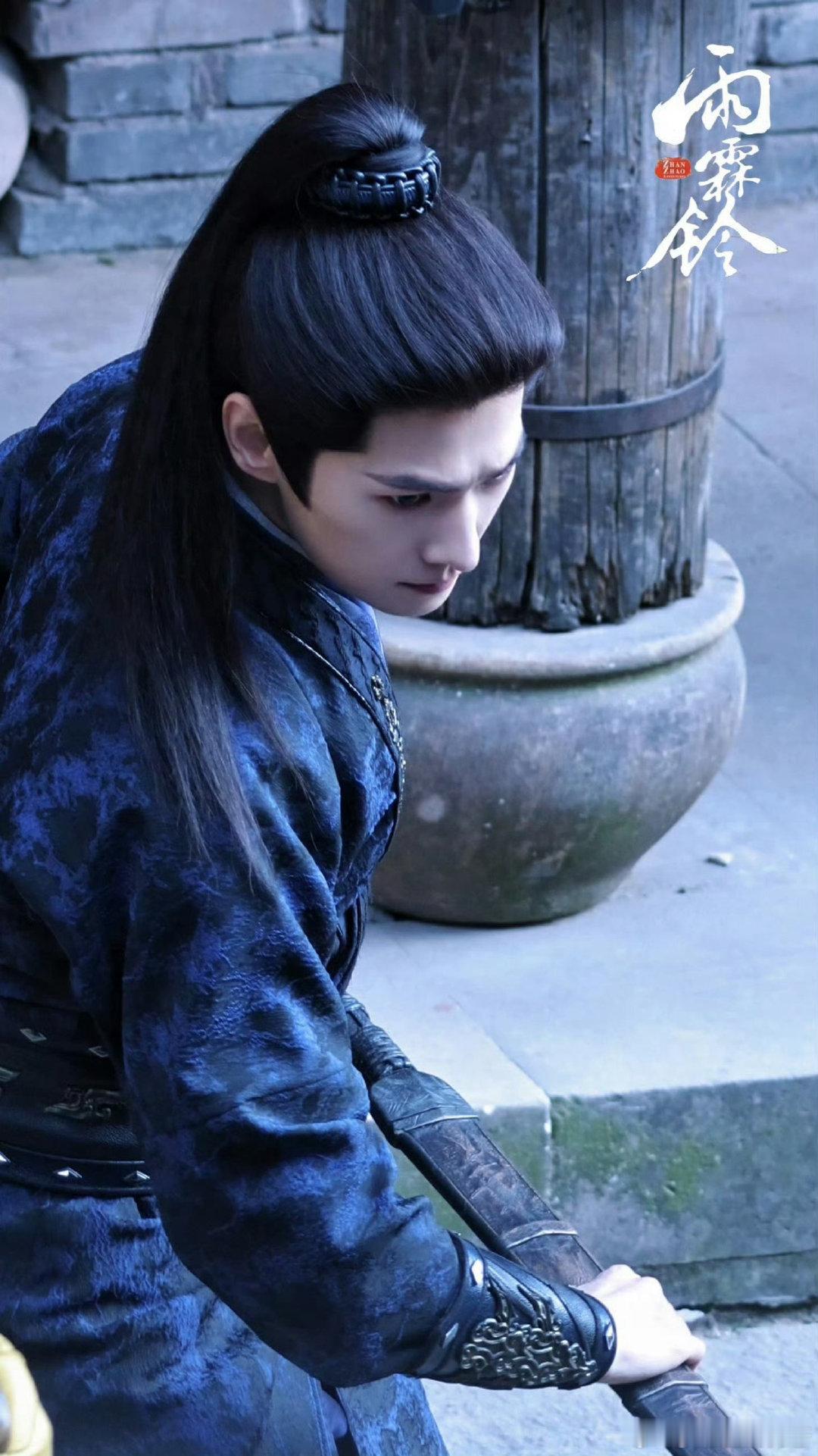 杨洋雨霖铃巨幅海报杨洋雨霖铃亮相香港国际影视展 巨幅海报气场全开，官方物料质感绝