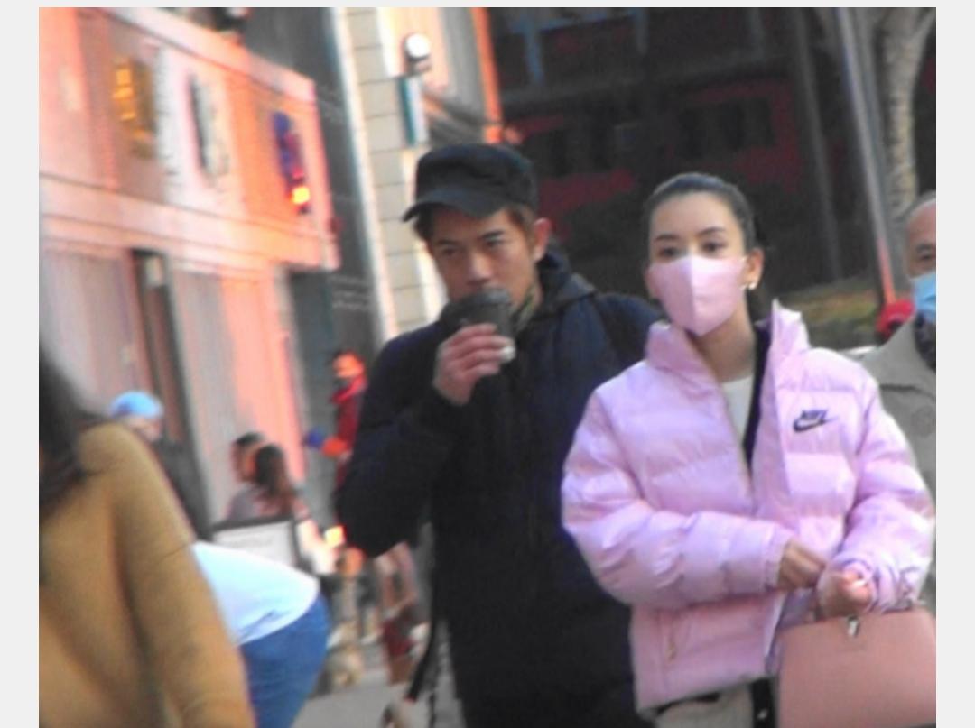 天王郭富城竟然在浙江低调现身，还带着妻女一起用餐，这究竟是怎样的温馨画面？
近日