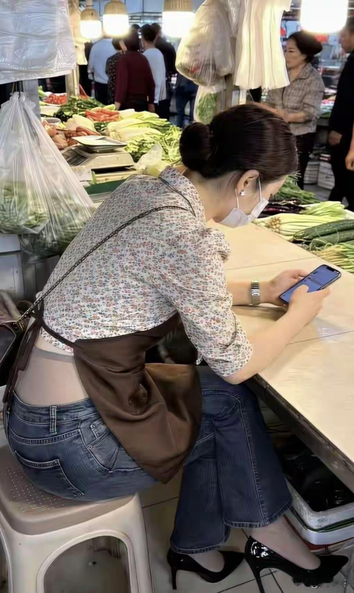 这是生意好菜卖光了？还是在休息？