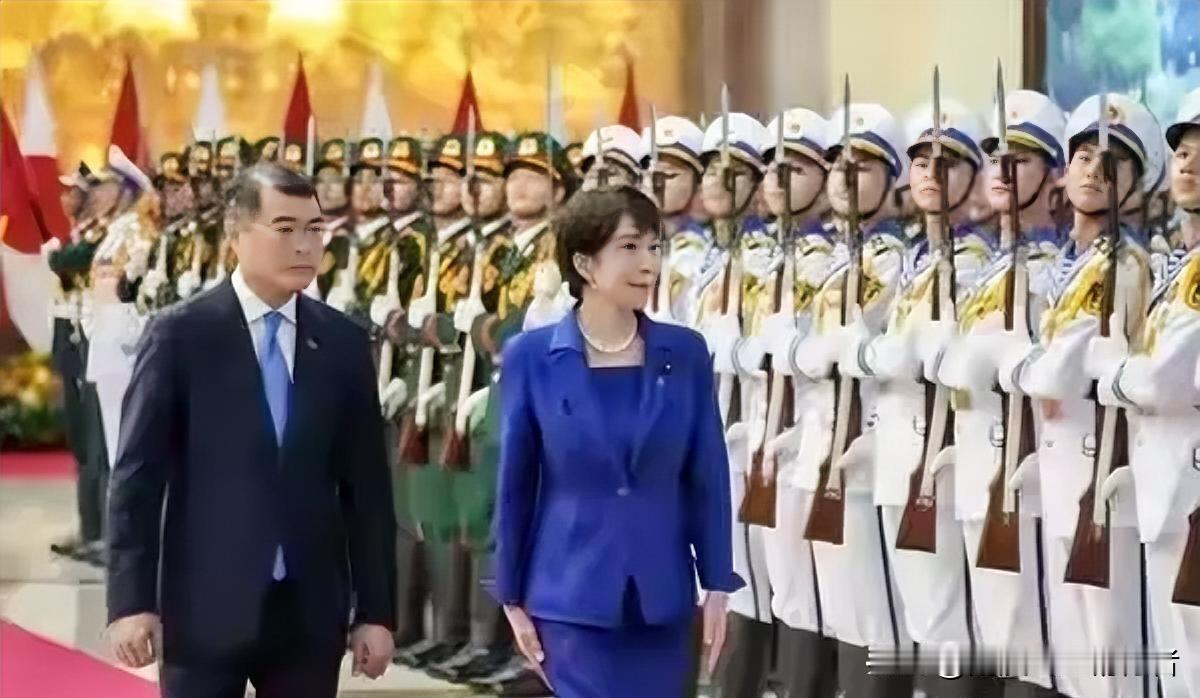 日本首相在外访问，委员长却悄然访华，但这一轮操作，显然没有达到预期效果。

​北
