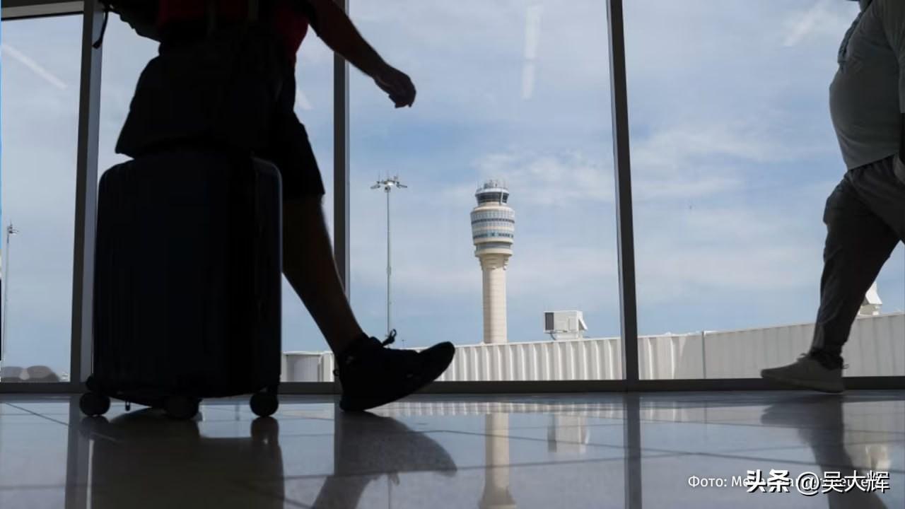 “新的美国梦，就是不再住在美国”
 
《华尔街日报》援引布鲁金斯学会2025年数