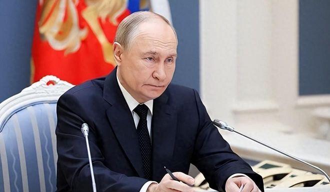 普京狂赚400亿油气红利，转头两大核心港口被炸瘫！太猝不及防！普京刚靠着油价暴涨