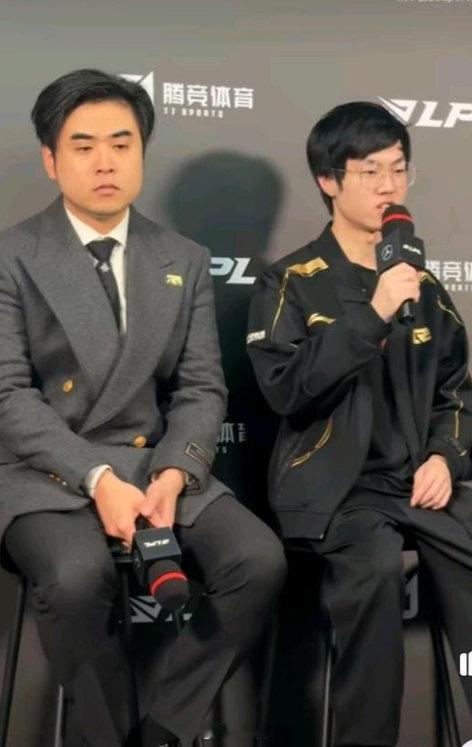 #朱开暴怒# 朱开会不会后悔这么快找到工作，没等TES，人都麻了。#英雄联盟S1