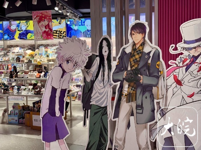 【拥抱年轻圈层文化！#合肥多家商业体种谷子圈粉#】“谷子”是日语“goods（商