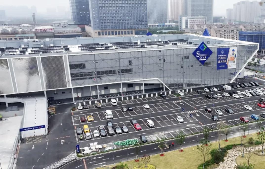 苏州第四家山姆店要开在张家港杨舍镇，这选址挺让人意外的。
这家山姆一楼有近2万平