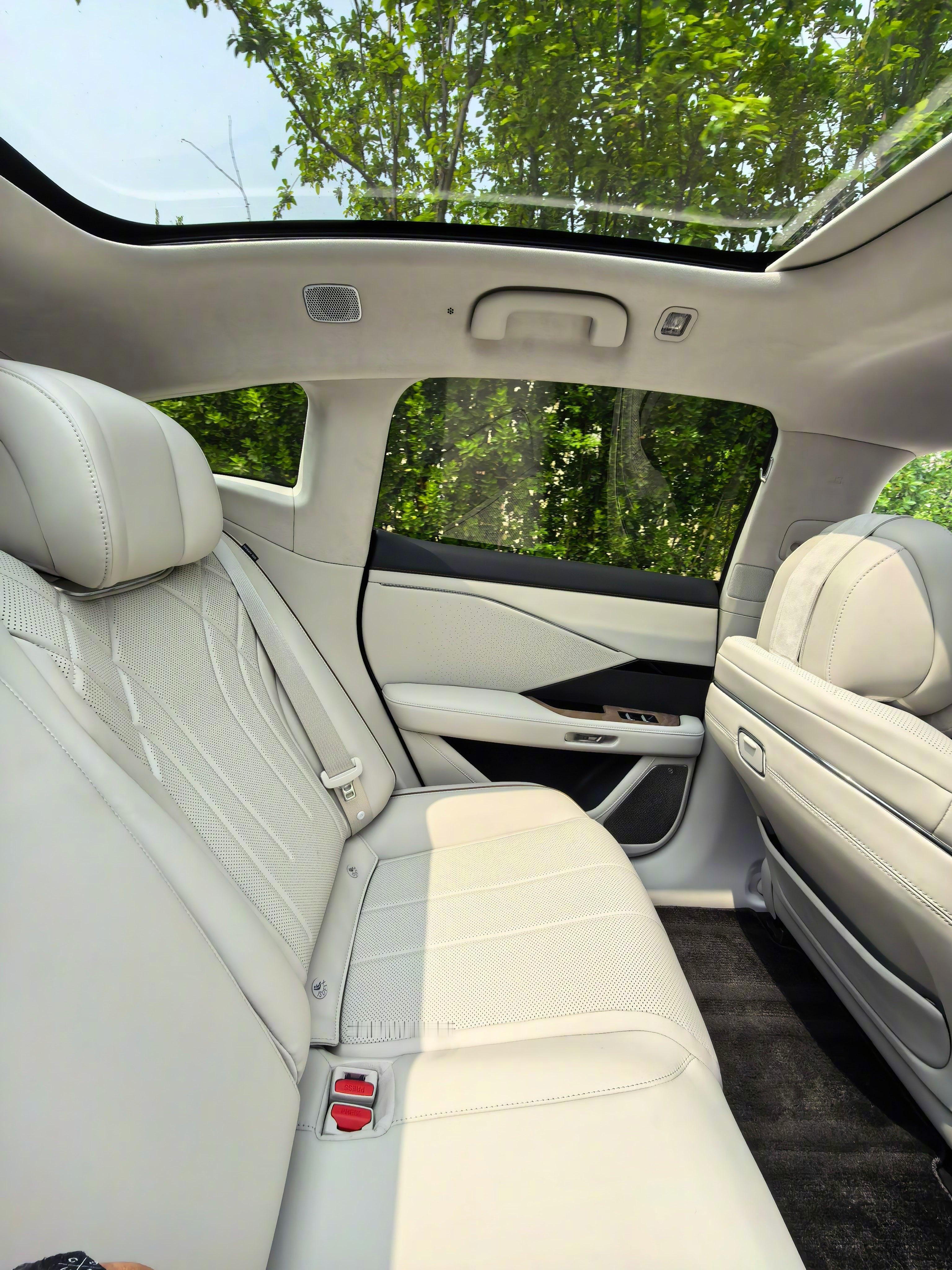 出发去新一季韩路游记，这次带二师兄上上强度：赶尸。带了重型进洞装备，各种灯和头盔