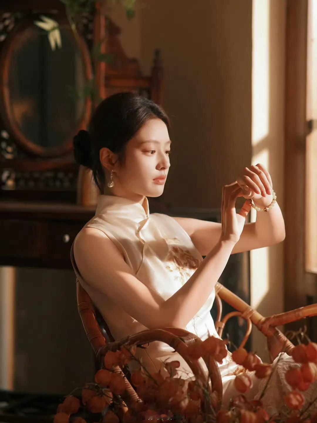 看完鸣龙少年就特别喜欢×3这个角色，考古了下狠狠吻上了徐若晗，看着她越来越好有越