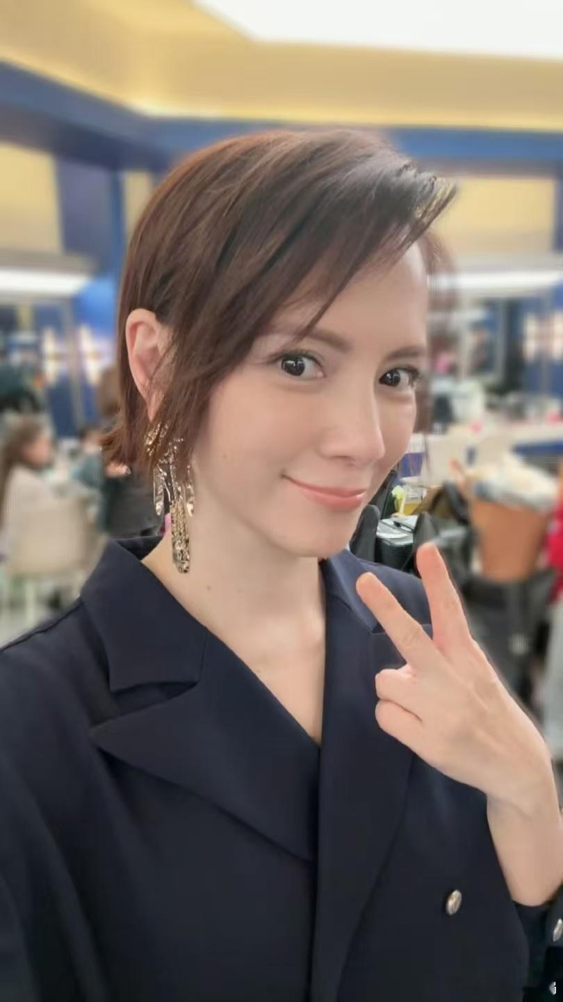 突然get袁咏仪说李心洁可爱了 真的被李心洁圈粉了，率真开朗、活力满满，唱歌跳舞