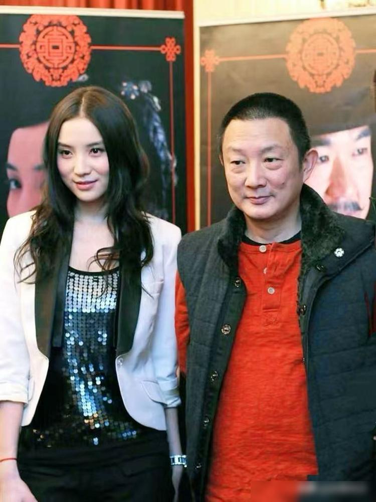 2007年，娱乐圈一场大戏。

《大明王朝1566》的导演张黎，50岁，刚结束第