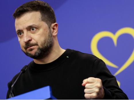 泽连斯基主动凑上来帮忙，想换美国先进武器，结果被特朗普当场怼回去，一句大实话直接