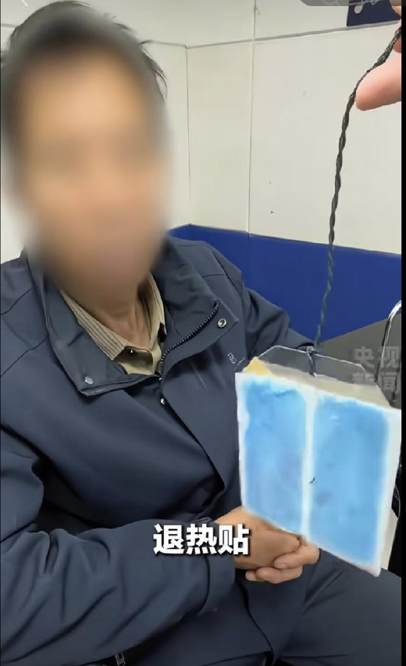 一块塑料板加退热贴成了偷功德箱神器，上一个在功德箱贴二维码获利的被判7个月，这位