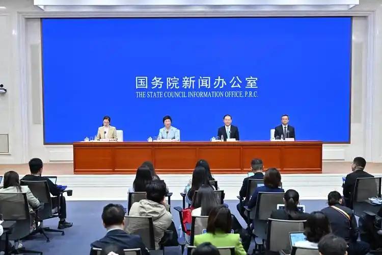 打工人的苦日子要翻篇？10月10日上午10点的国新办新闻发布会已结束，人社部公布