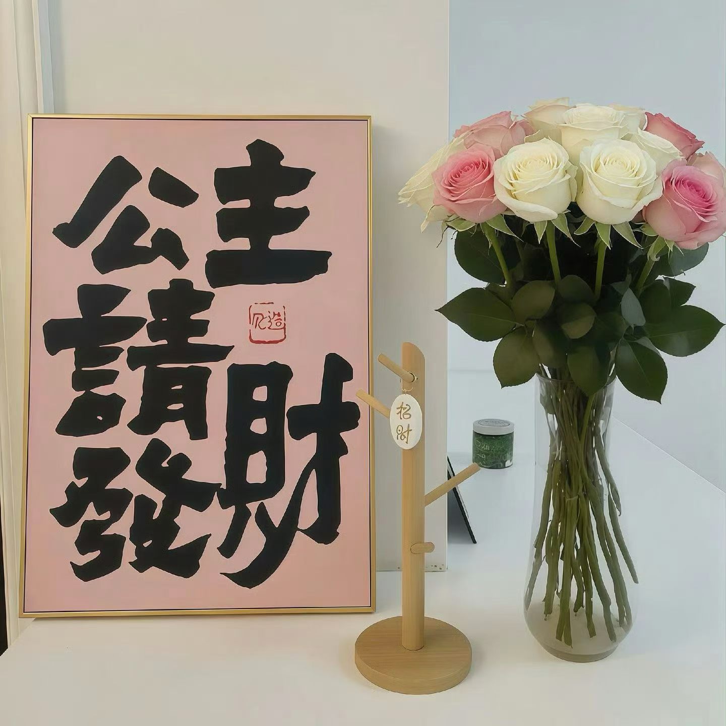 以前觉得谈钱俗，现在觉得不谈钱才傻，  钱能解决的事，千万别欠人情 ​​​