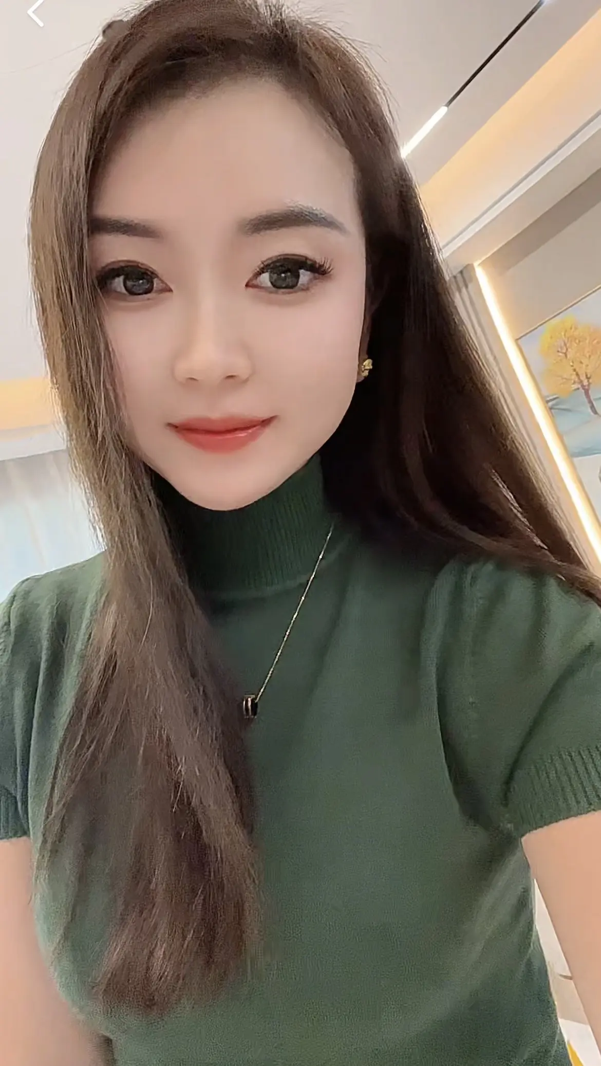 一个面相舒服的人，十有八九是好人，因为一颗阴暗的心，撑不起一张灿烂的脸