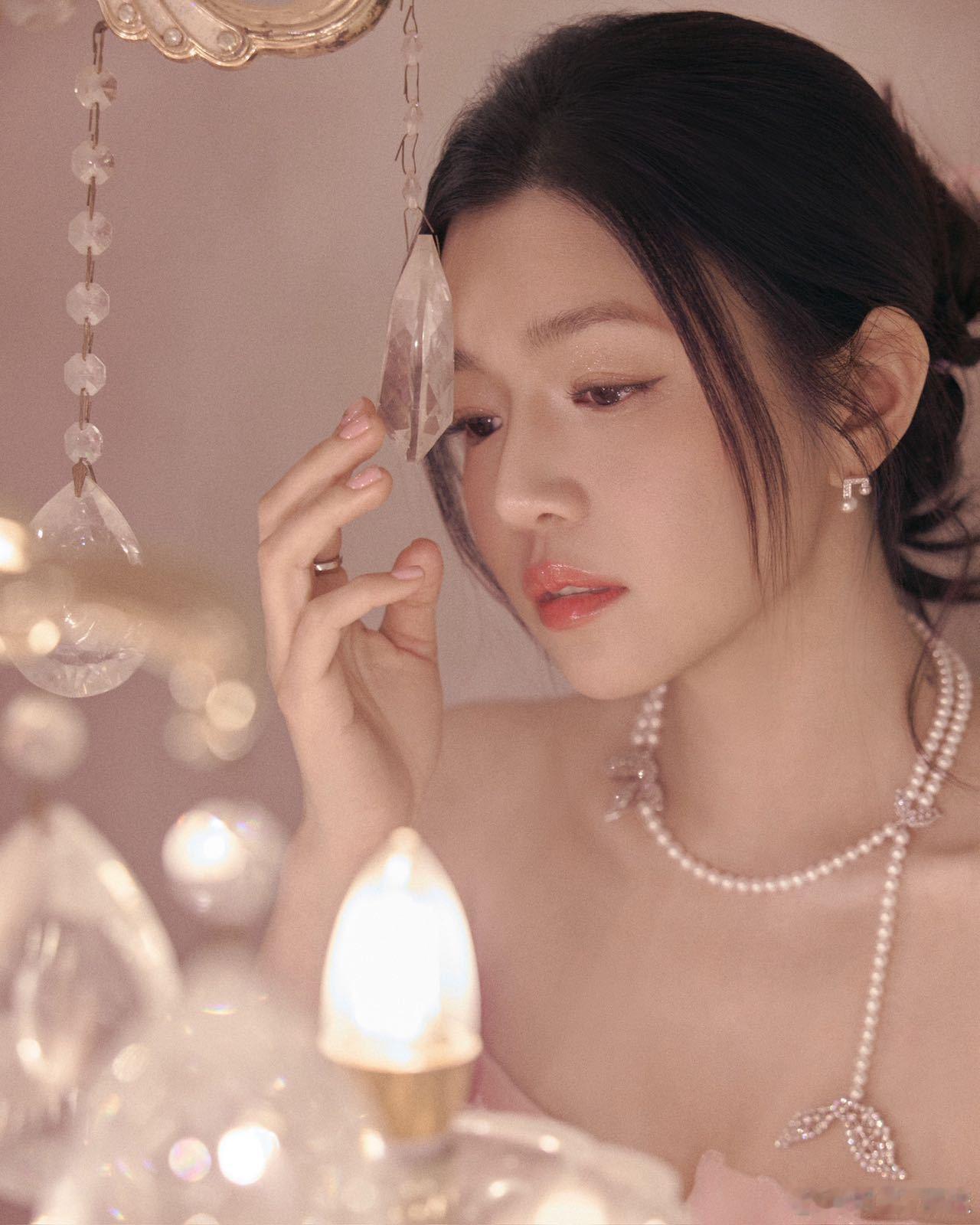 陈妍希 粉色香软小蛋糕 微博之夜造型完全是香香软软的水蜜桃味小蛋糕一枚，粉红色和