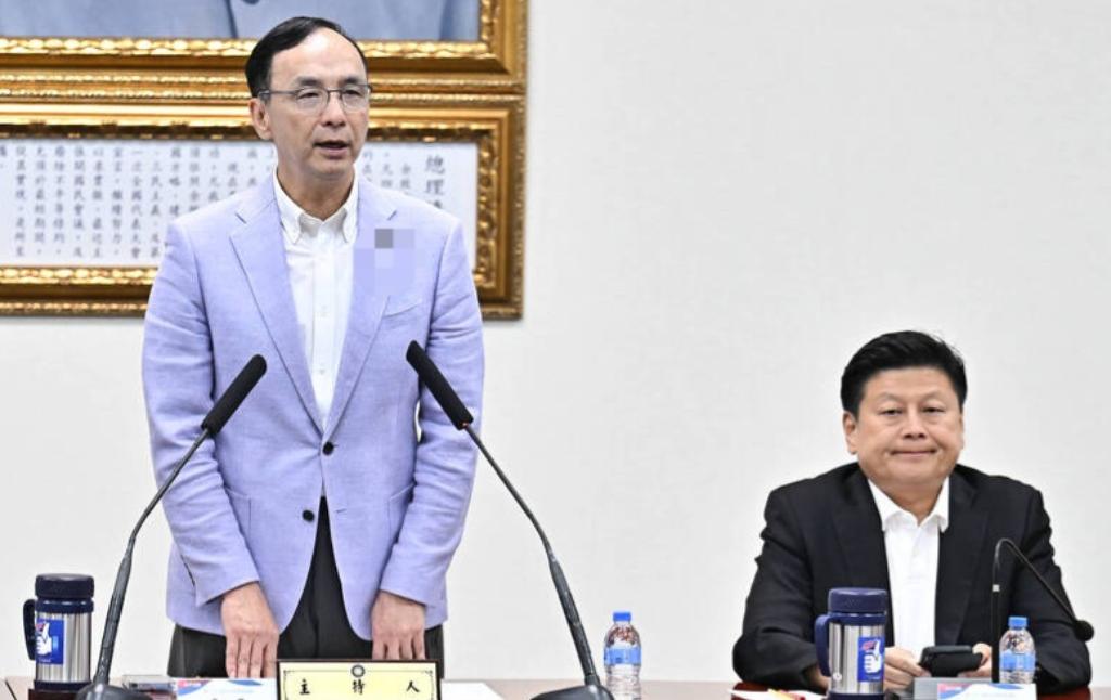 朱立伦对赵少康与郝龙斌的“极限施压”策略失效，其与盟友傅崐萁无奈接受现实，只能含