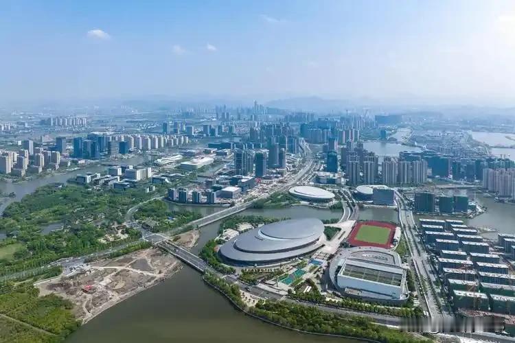 大庆和绍兴哪个城市比较宜居呢？

这个两个城市相比，我会毫不犹豫的宣泄绍兴
1、