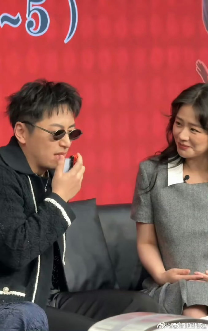 白客对马思纯撒娇说我爱你白客被安排隔空撒娇，对着马思纯一顿表白，马思纯当场被麻到