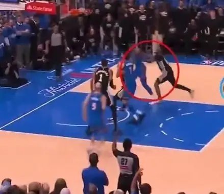 雷霆记者晒出卡斯尔推飞杰伦威视频今日NBA西部决赛天王山之战，雷霆主场迎战马刺。