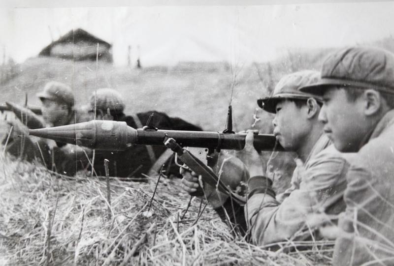 九十年代末，民政局让一位军人家属填写申请补助表，表中有一项是“属种”。她不知该如