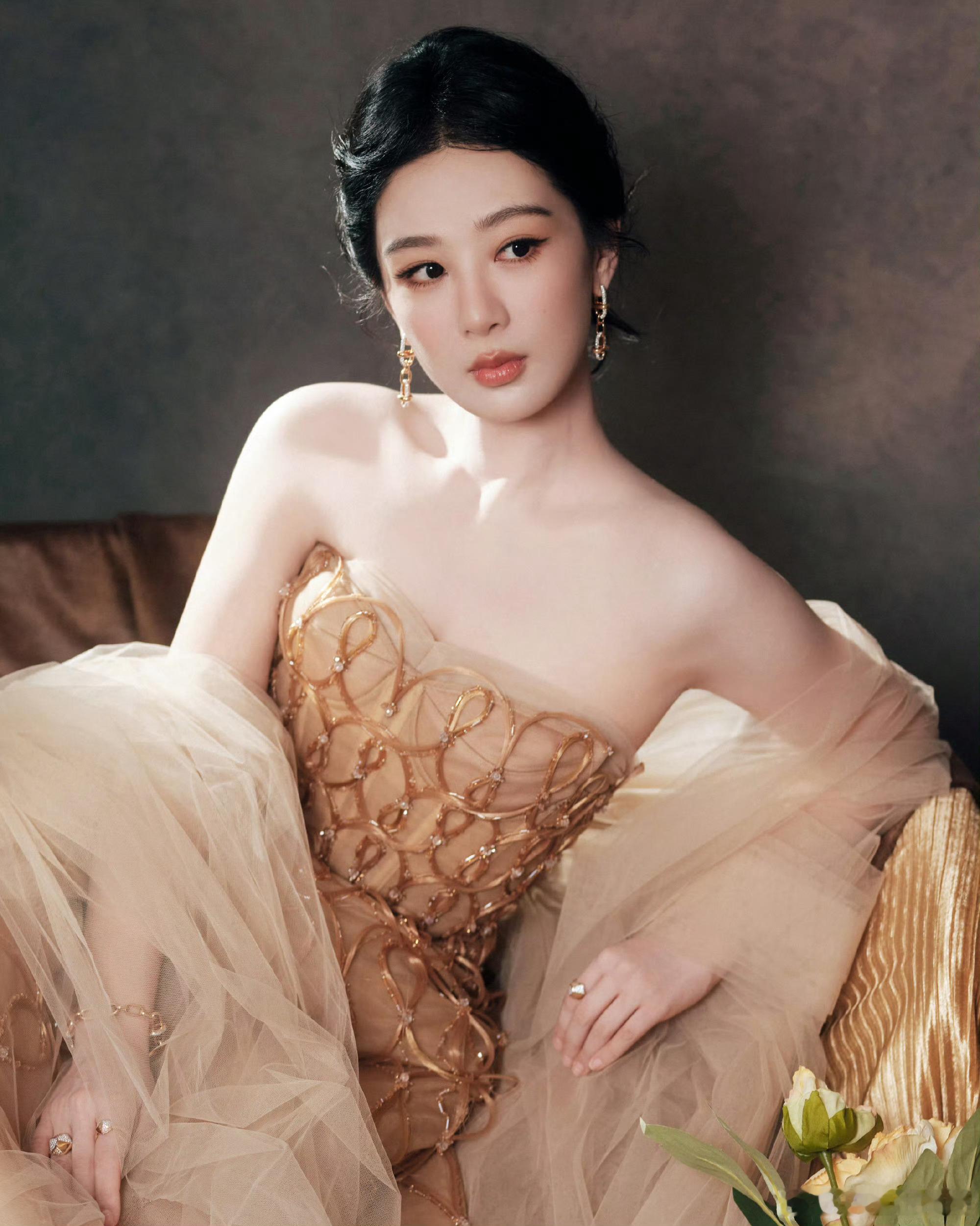 杨紫今日活动工作室出图 