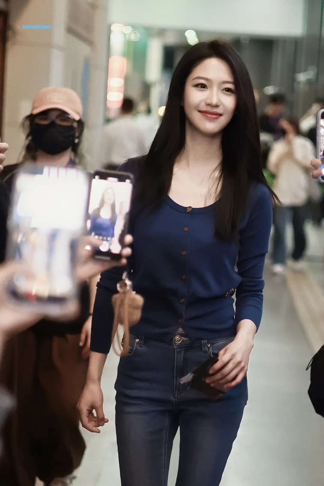 下次选00四美能加她一个吗，很有气质。 