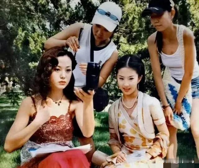 终于相信刘亦菲那会儿只有14岁了，看脸看不出来，但是看身材，瘦瘦小小的，就是一个