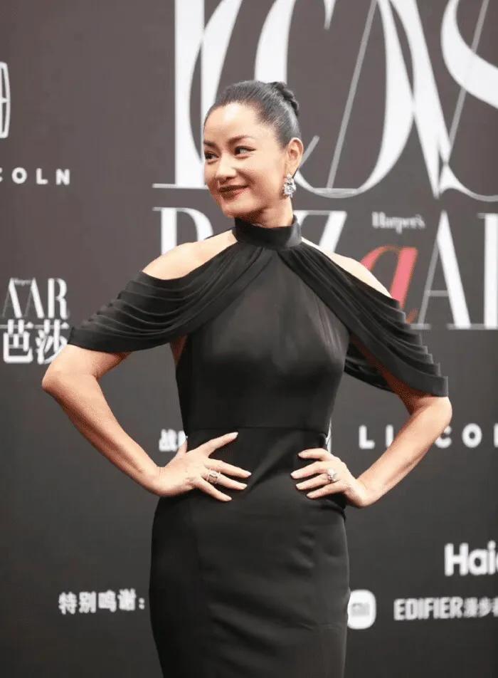 瞿颖的颜值虽然不算太高，但是这身材绝对是顶级的水平！贵为曾经的国际超模，就算已经