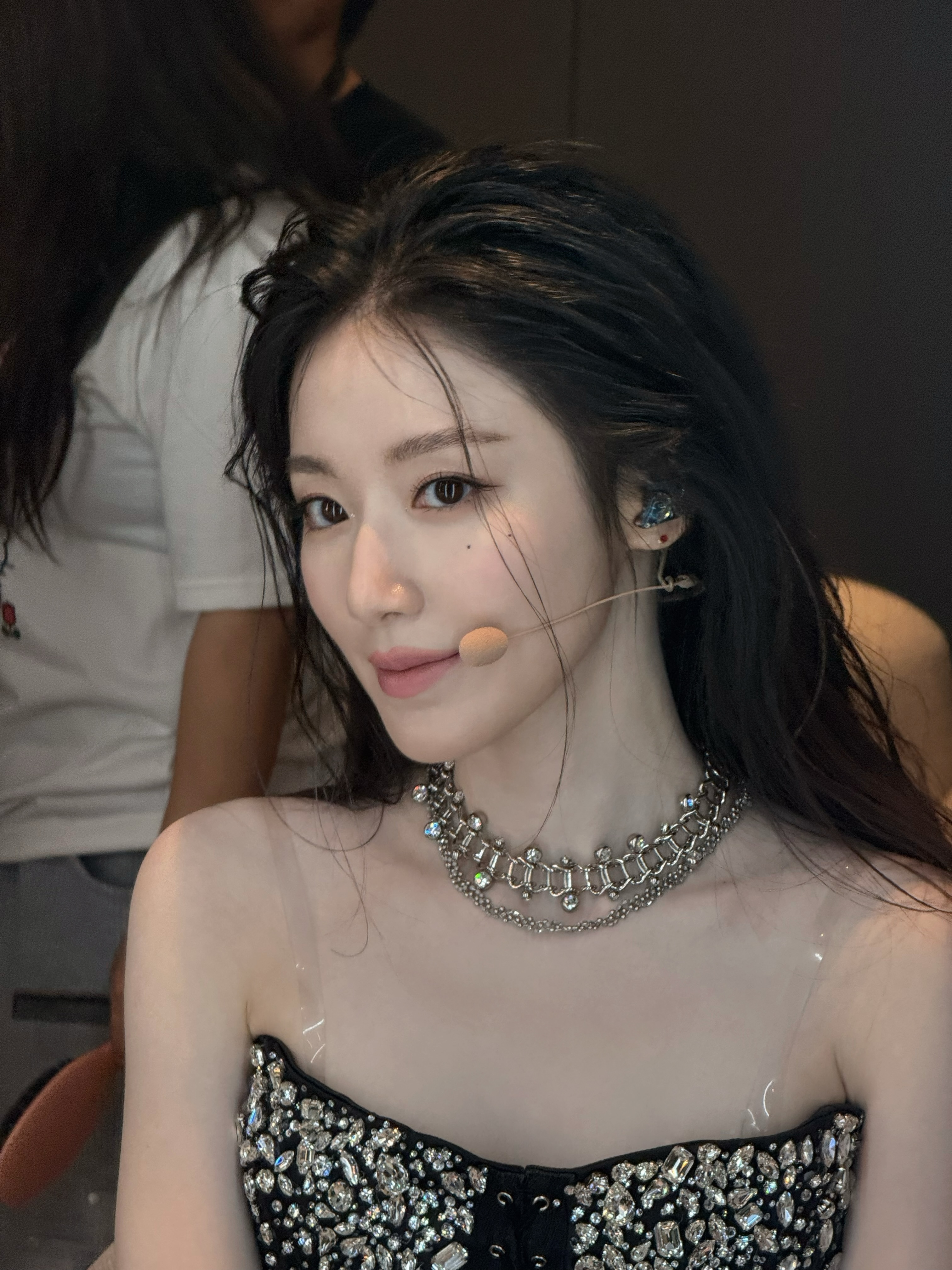 舒华IG更新🥰～📸小姐姐给耳返拍了一组特写 