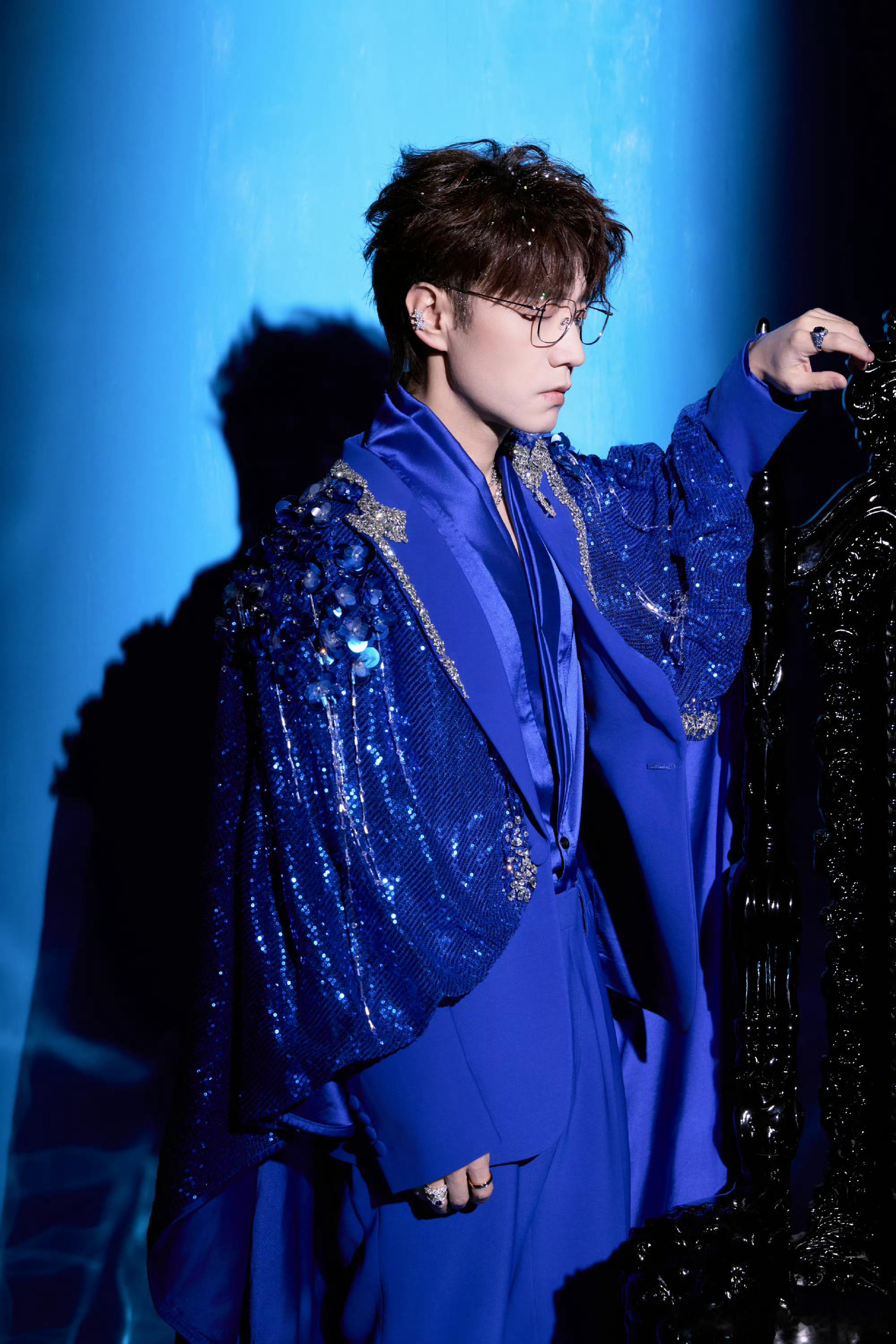 王铮亮穿粉丝应援色 王铮亮穿粉丝应援色，我好喜欢王铮亮 ​​​