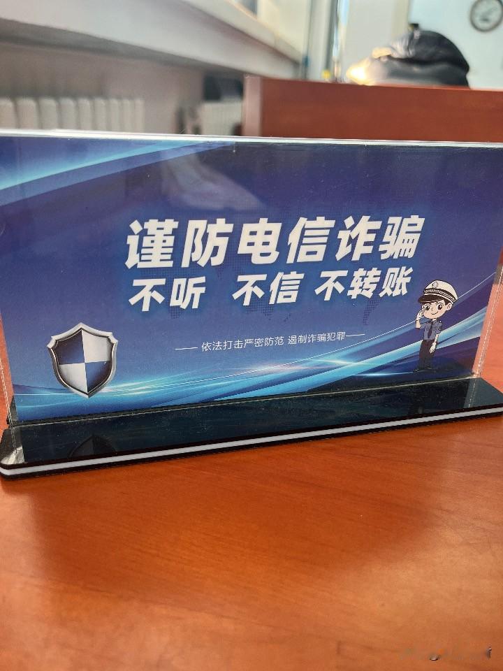 你认为微短剧会取代传统的长剧吗?个人认为微短剧不会代替长剧，二者是互补而非替代关