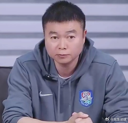 这几天一直在研究三中卫战术，包括韩国昨天输科特迪瓦的比赛也进行了复盘。感觉无论是