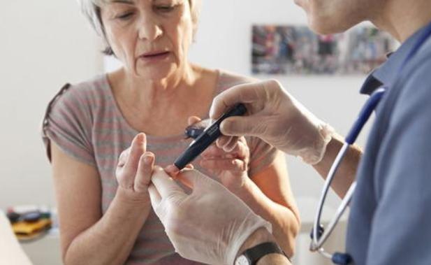 控糖别只盯米面糖！糖友还缺这个“胰岛帮手”，这4类食物中常见
 
每天扎手指、算