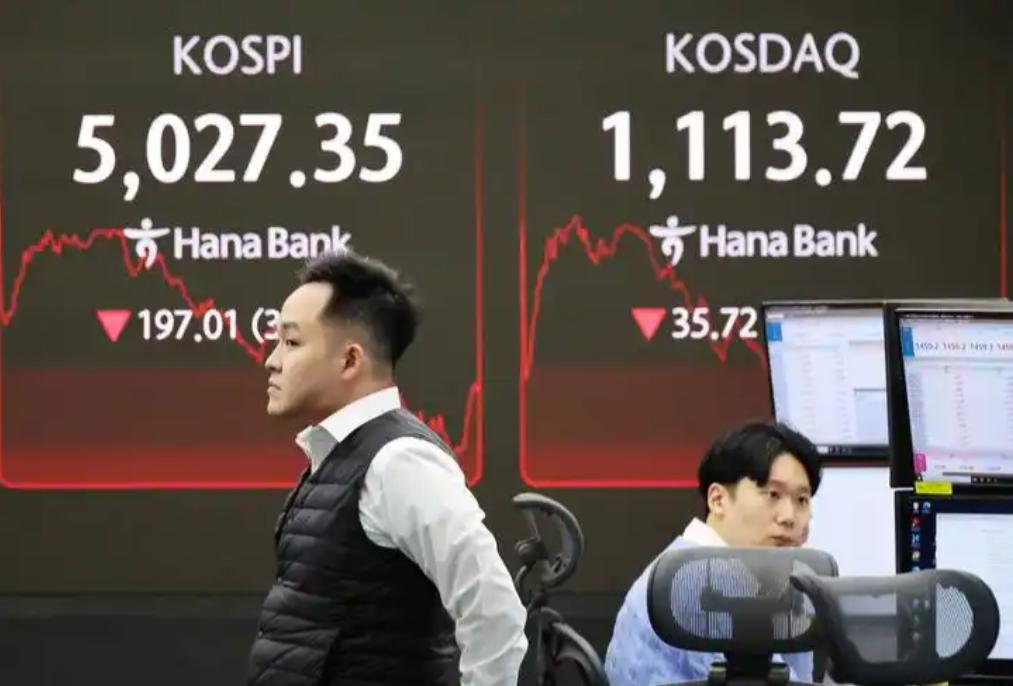 40万家庭迎史上至暗时刻，韩国股市30天蒸发32万亿，年轻人被套牢..
 
近期