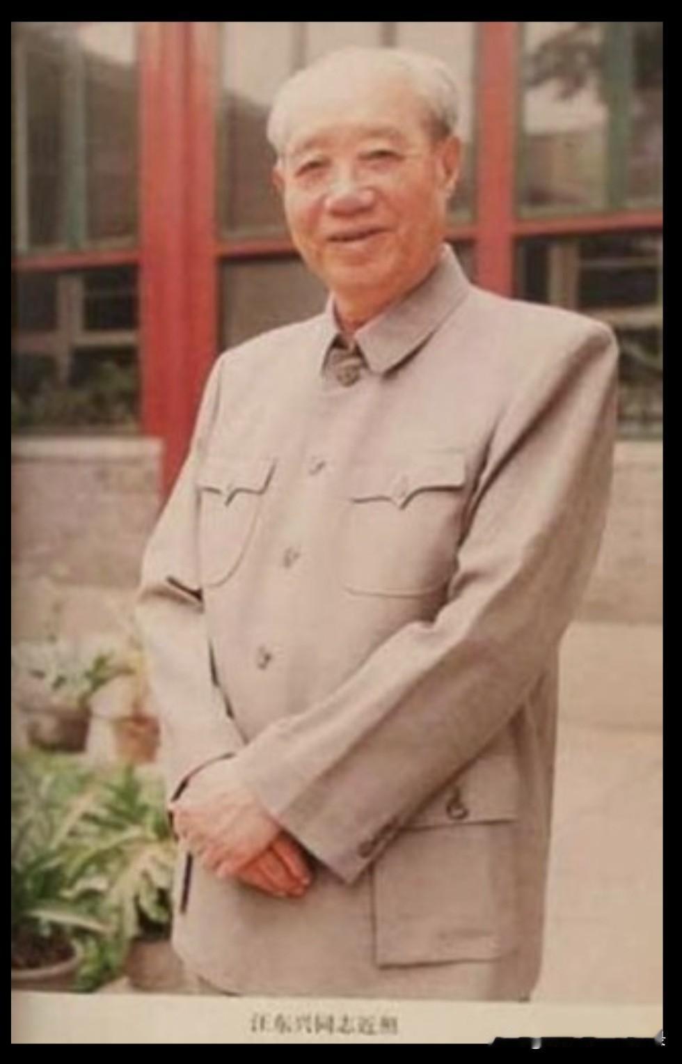 1949年冬，新中国成立不久，毛泽东亲率中共代表团第一次访问苏联。访苏之前，他就