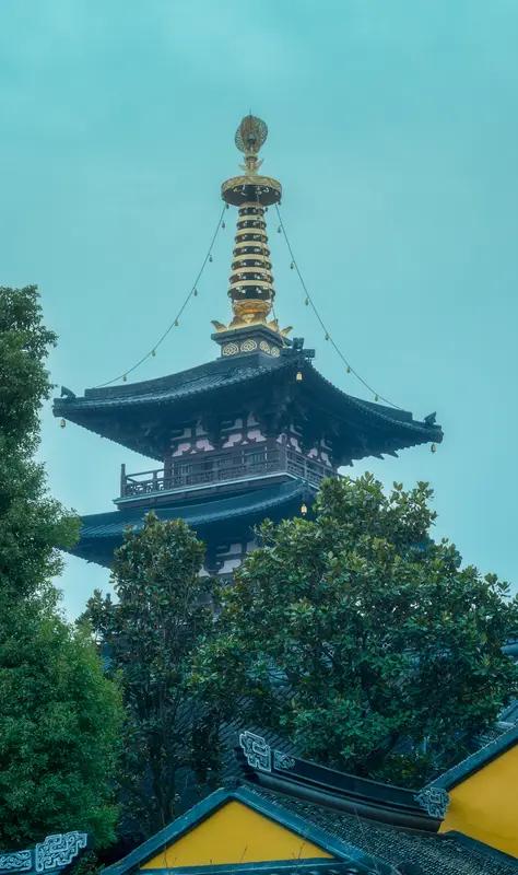 姑苏城外寒山寺，
夜半钟声到客船。
一首脍炙人口的诗句，诗有意境；书写这诗句的行