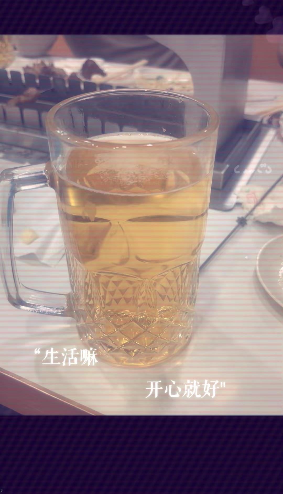 淡淡胭脂遮住了思绪，小酌几杯却有醉意.............