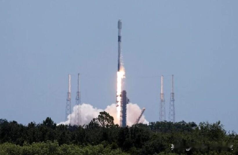 太空探索技术公司星链 Starlink 在越南卫星互联网领域获得认可。
路透社 