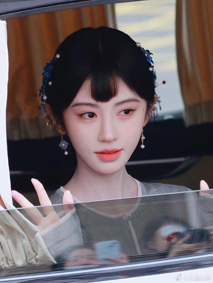 鞠婧祎民国风齐刘海鞠婧祎一字式前刘海造型 这个鞠婧祎真的好好看！ 