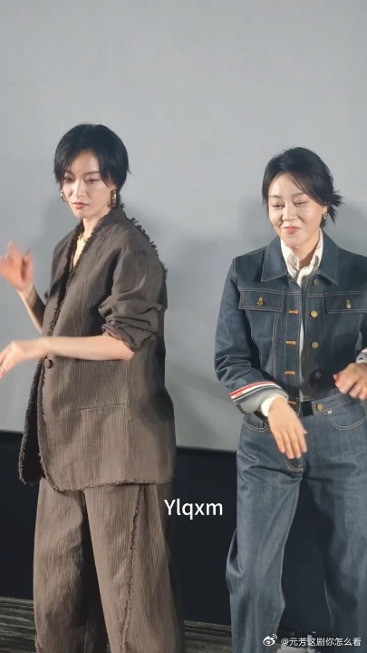 倪妮闫妮复仇摇倪妮闫妮双妮复仇摇谁懂双妮跳复仇摇的快乐！倪妮忍笑忍到蹲地，闫妮笑