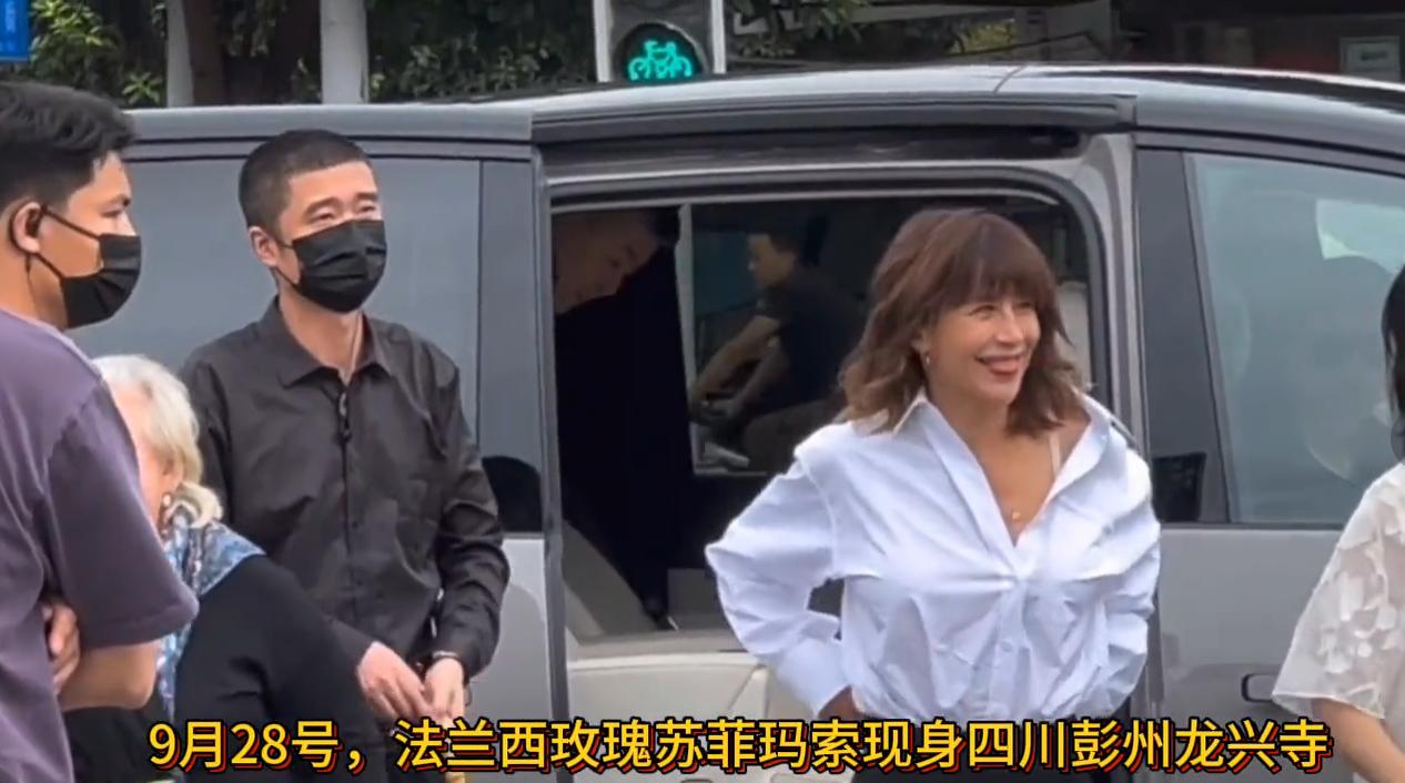 59岁苏菲·玛索美到了彭州！9月28号苏菲·玛索现身彭州出席活动，让人没想到的是