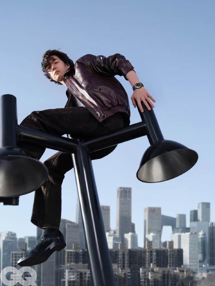 王一博你在天台干什么呢 帅就完事儿了 