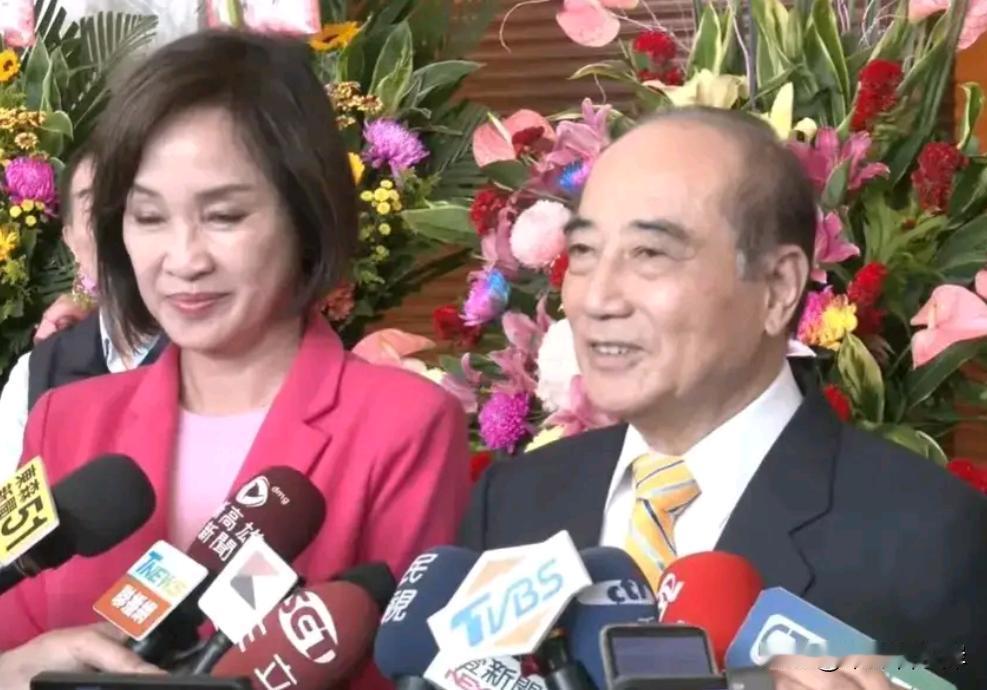 王金平出手力挺柯志恩，形容高雄像里面生锈的铁管

岛内地方选举持续升温，王金平今