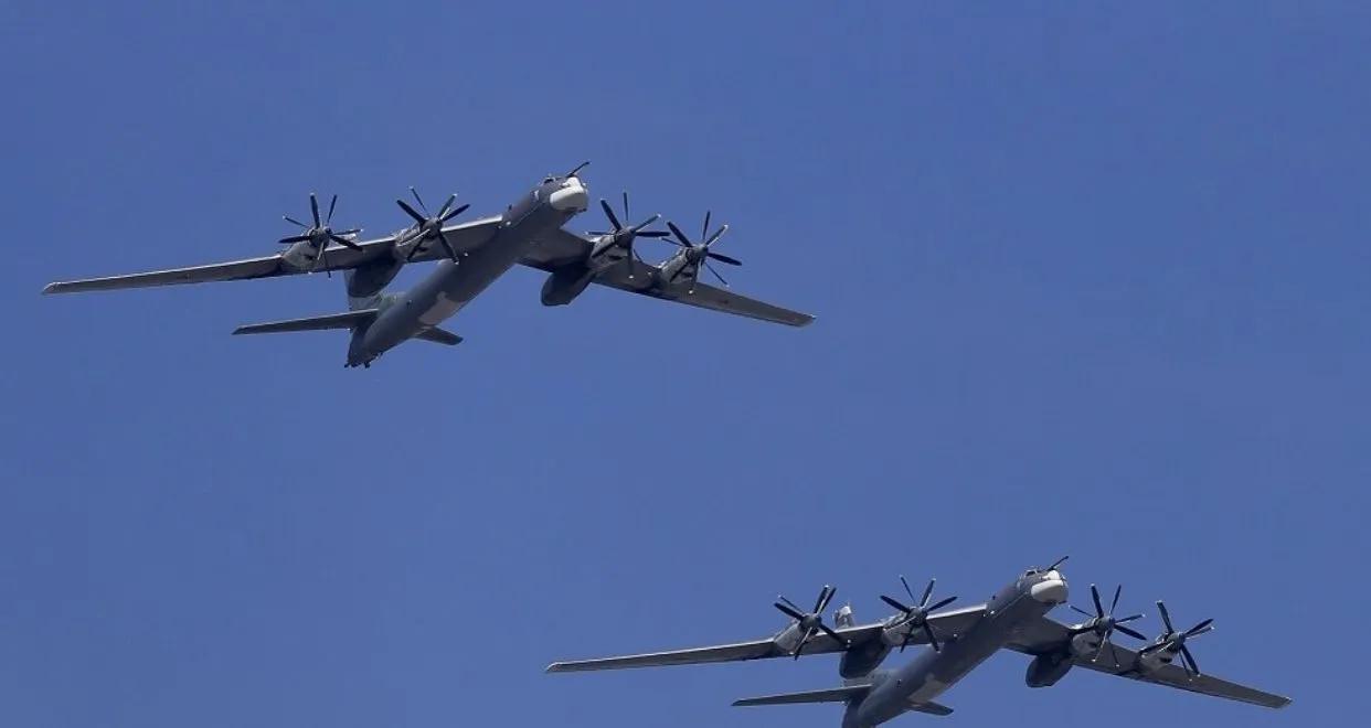 突发！俄罗斯战略轰炸机在美国阿拉斯加附近飞行 。。(信息来源推特)