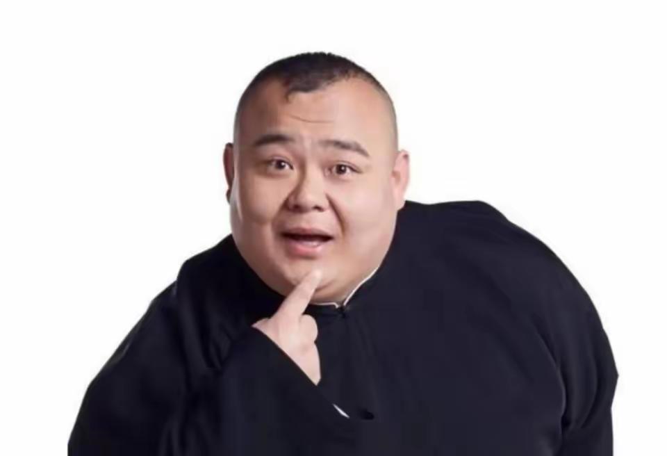 杨鹤通说了几句真话，就遭到德云社的处罚，说明郭的格局太小了。
现在能扛起相声界大