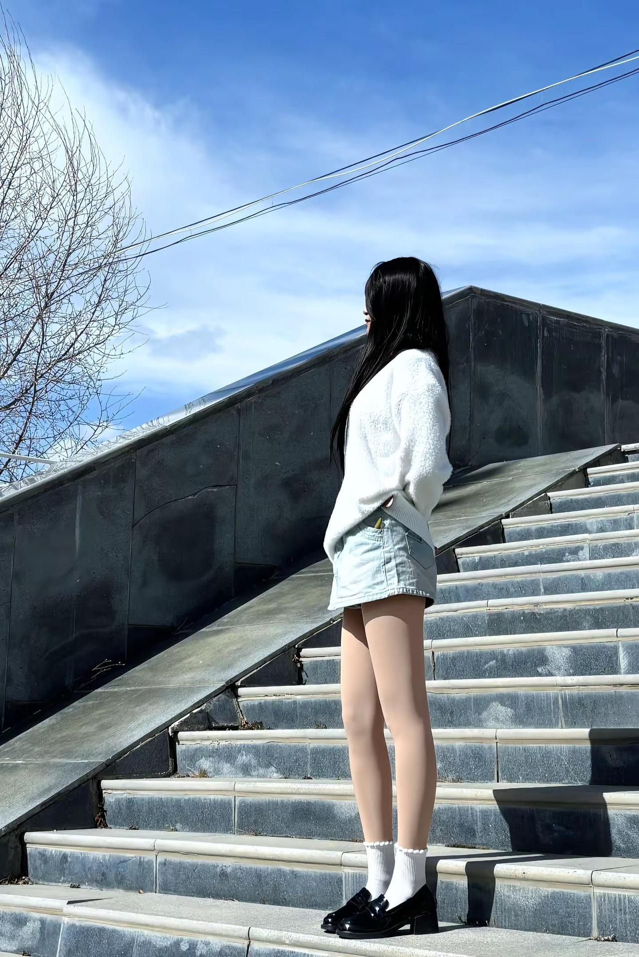 我在阳光下往返与春天正常短裤穿搭 休闲穿搭 生命力