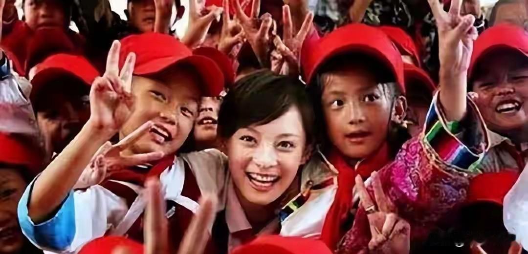20多年后，孙俪曾资助4年的“白眼狼”向海清，如今过得怎样？
 
这件事得从20
