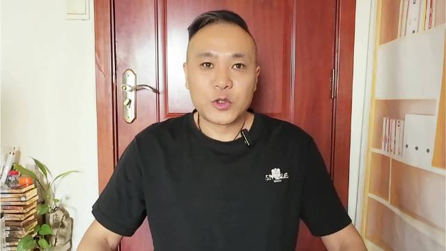 福建大哥撞脸陈小春，本人直播回应：我不是他弟弟，别催认亲了！