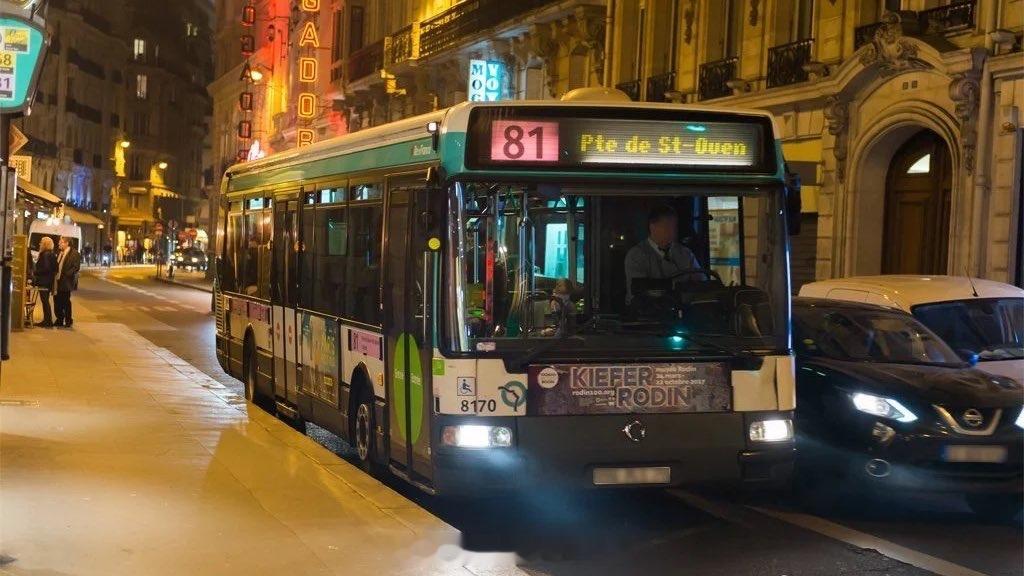 海外新鲜事 2026年1月1日，法国向乌克兰交付30辆公交车，用于保障居民基本出